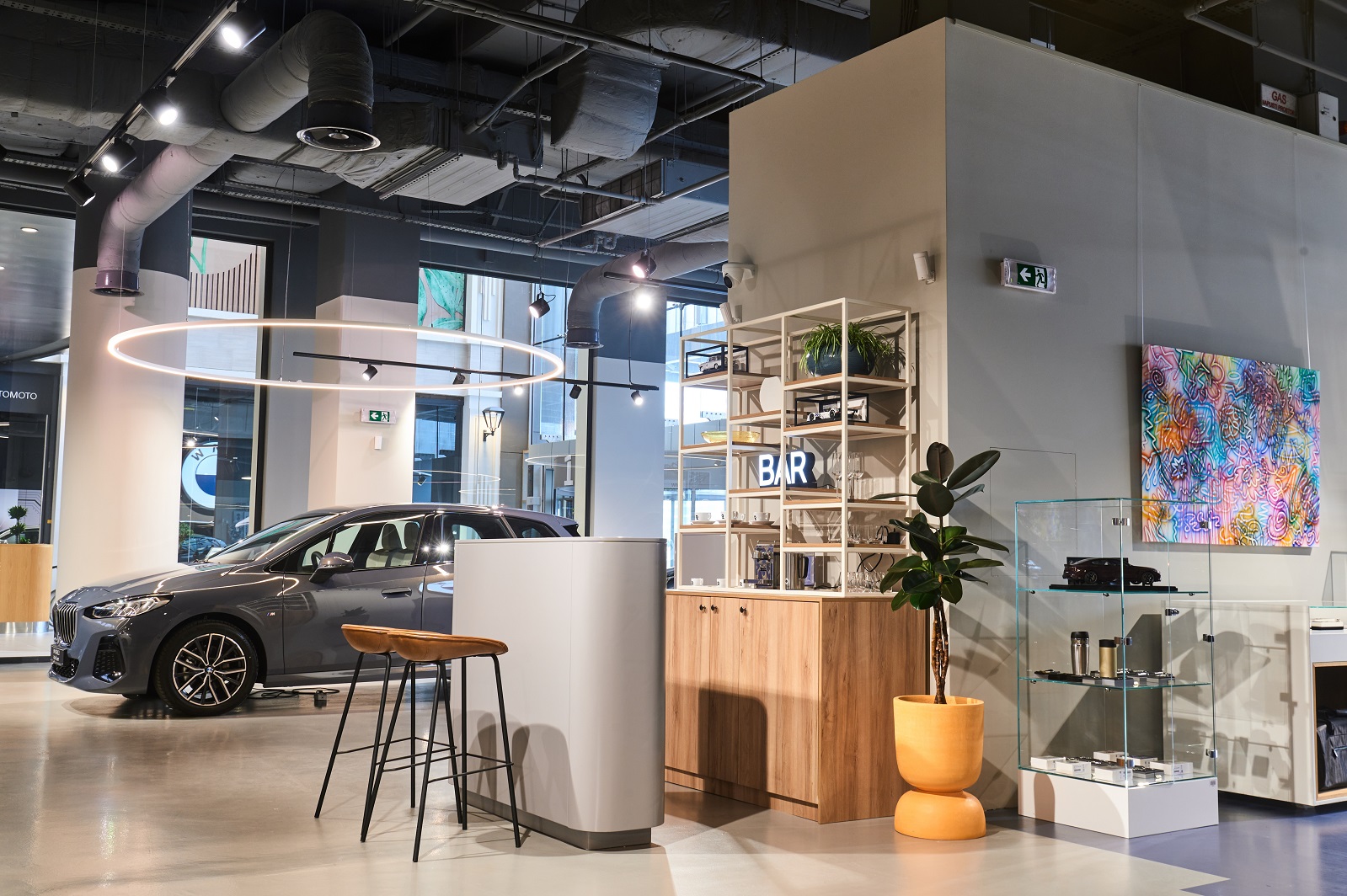 THE BMW STORE: A NEW DIMENSION OF LUXURY